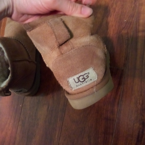 Ugg - Picture 3 of 3